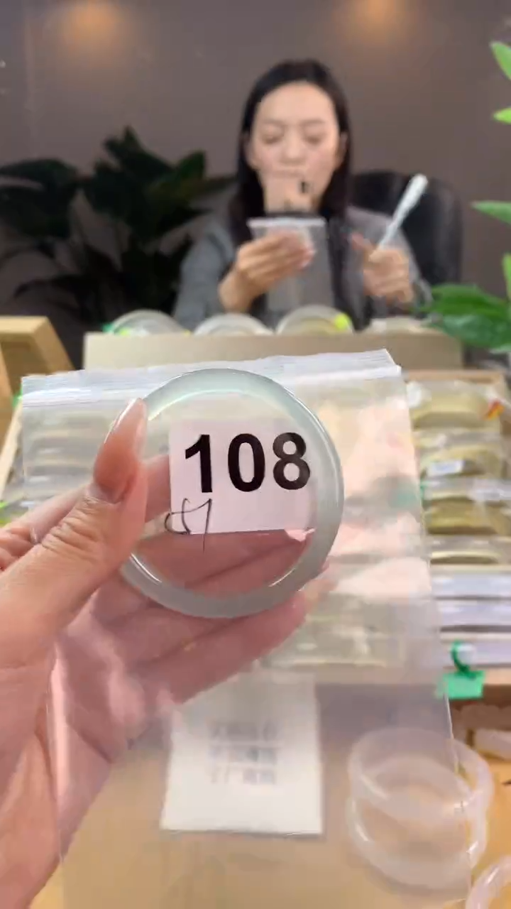 【闪购商品】玛瑙/玉髓手镯未镶嵌108