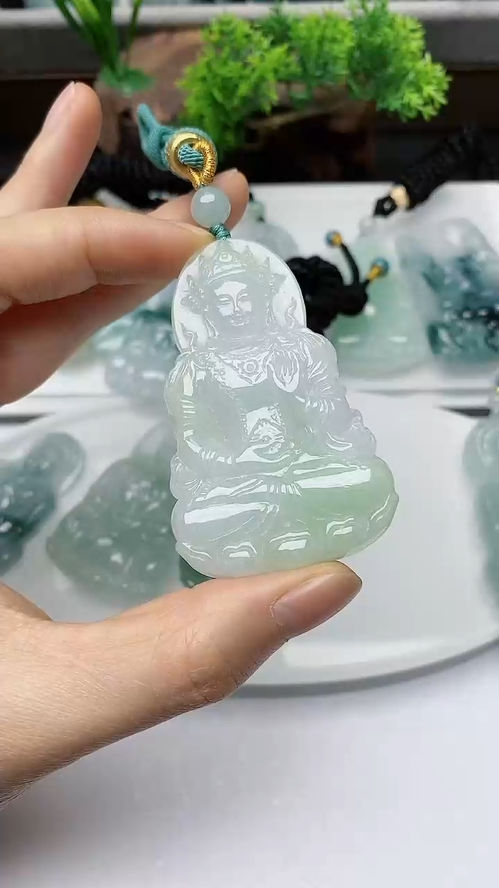 【闪购商品】翡翠颈饰未镶嵌        