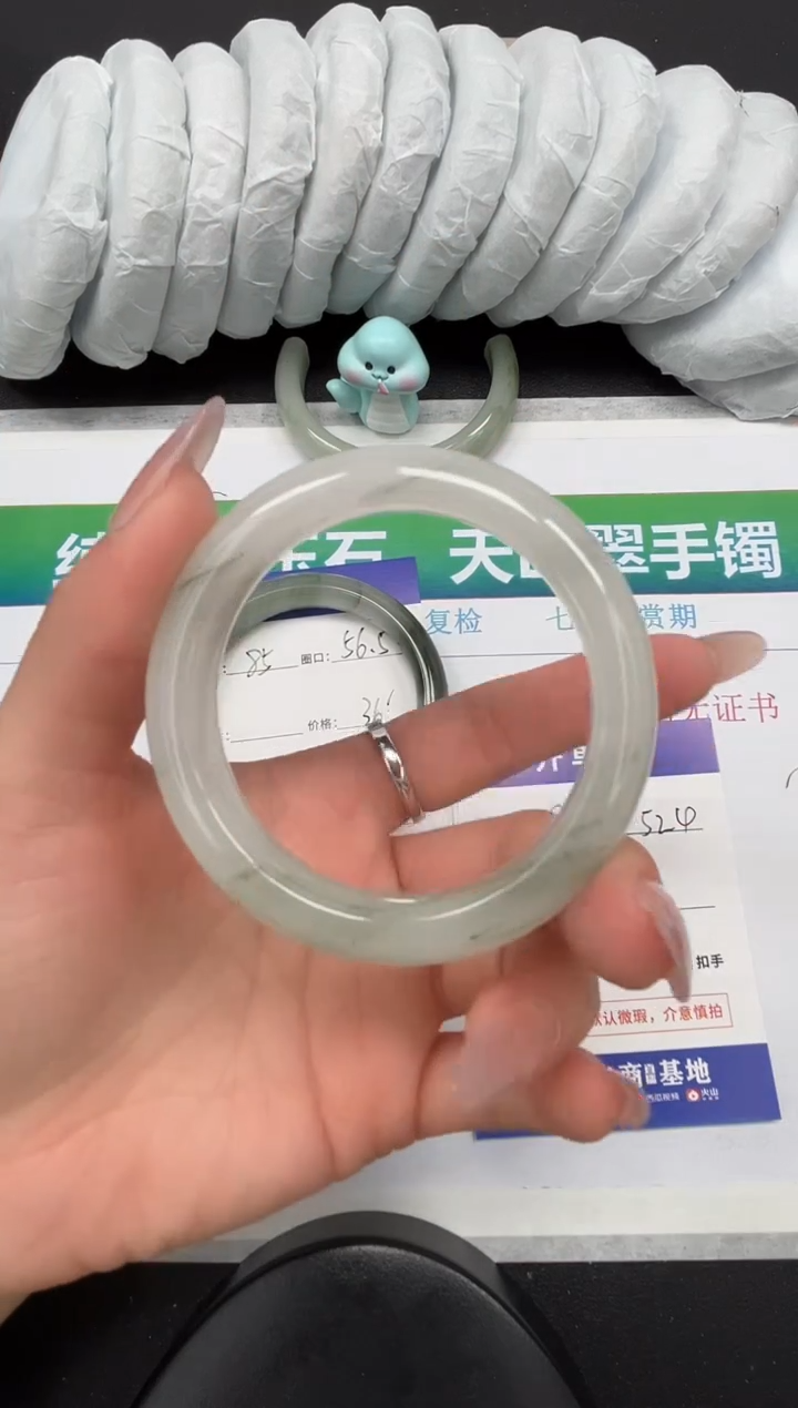 【闪购商品】石英质玉手镯合金86-52.4