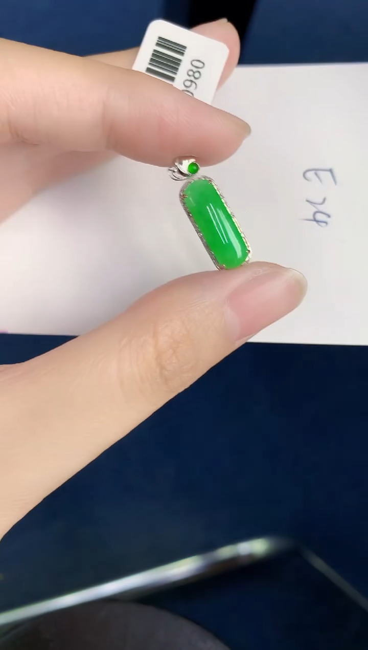 翡翠18K金镶嵌颈饰天然翡翠缅甸A货