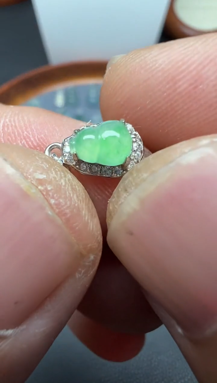 颈饰银S925镶嵌翡翠左*℃(45号链接)纯天然A货缅甸翡翠小滴溜