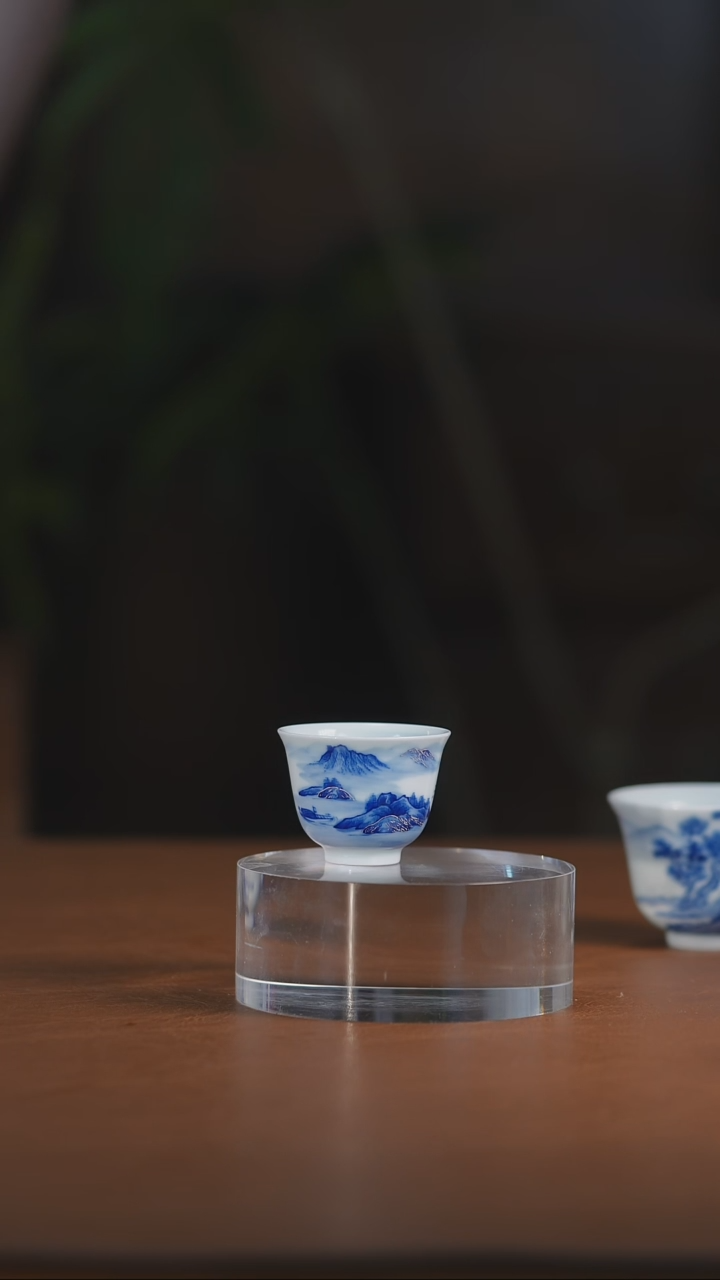 青花山水描银闻香杯 
