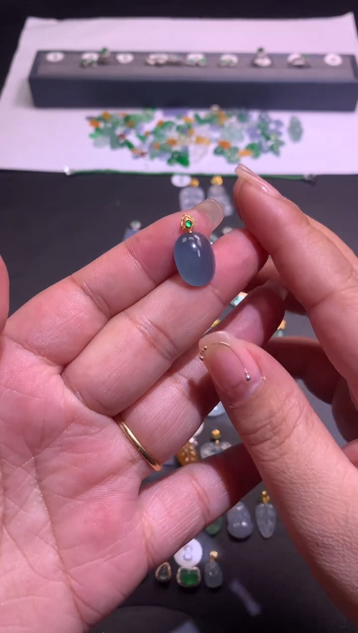 【闪购商品】翡翠吊坠(不含链)18K金镶嵌1