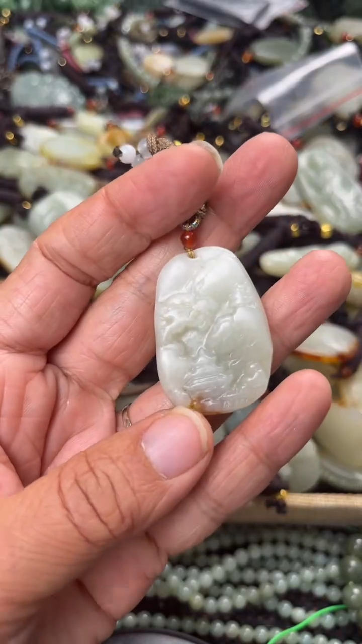 【闪购商品】和田玉颈饰未镶嵌多样性发货没有证书拍一发一有瑕