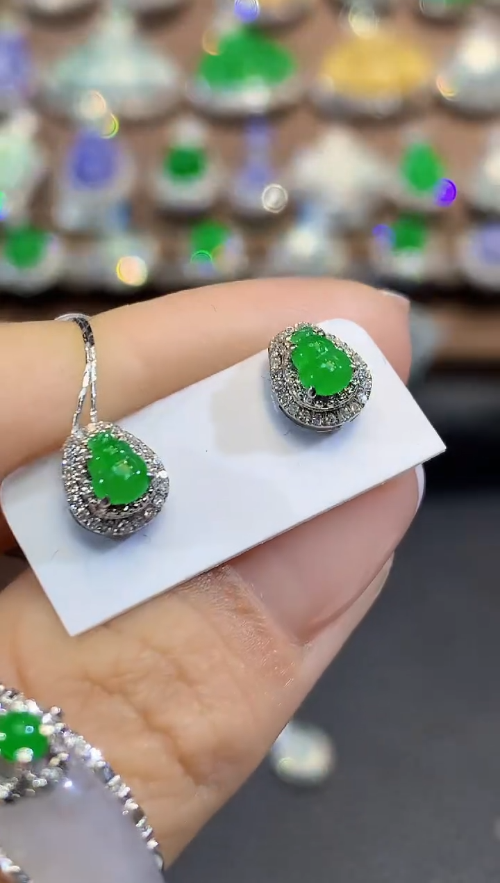 18K金镶嵌翡翠耳饰A1多样性发一件