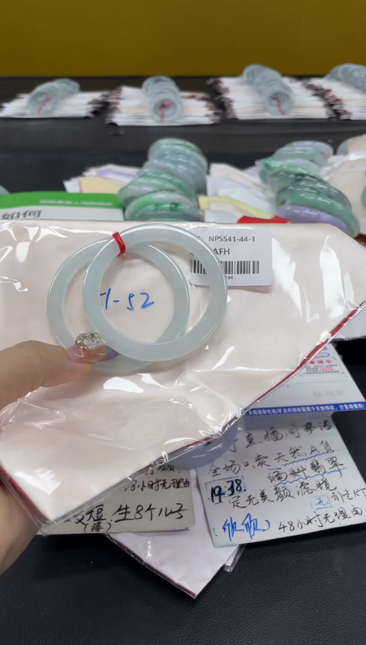 未镶嵌手镯翡翠K****i翡翠手镯