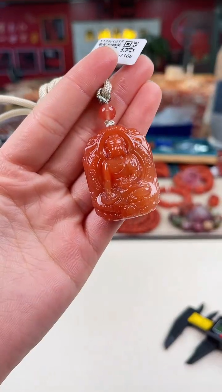未镶嵌雕刻吊坠南红玛瑙（多样式发其一）