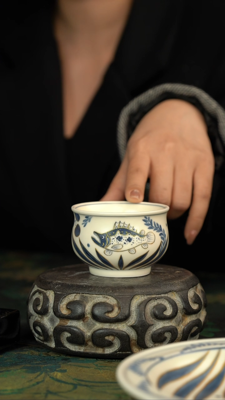 【闪购商品】瓷片初六好物分享@@鱼藻纹杯子