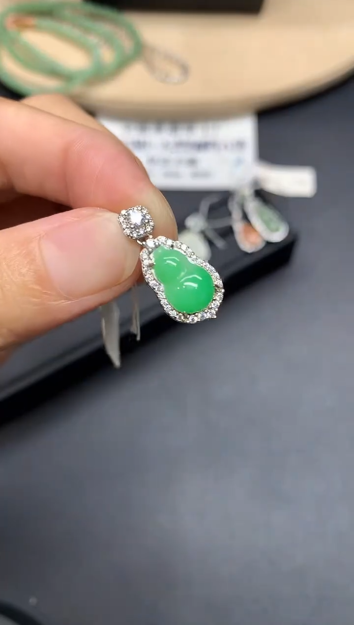 翡翠银S925镶嵌吊坠(不含链)葫芦【多样性发其一】