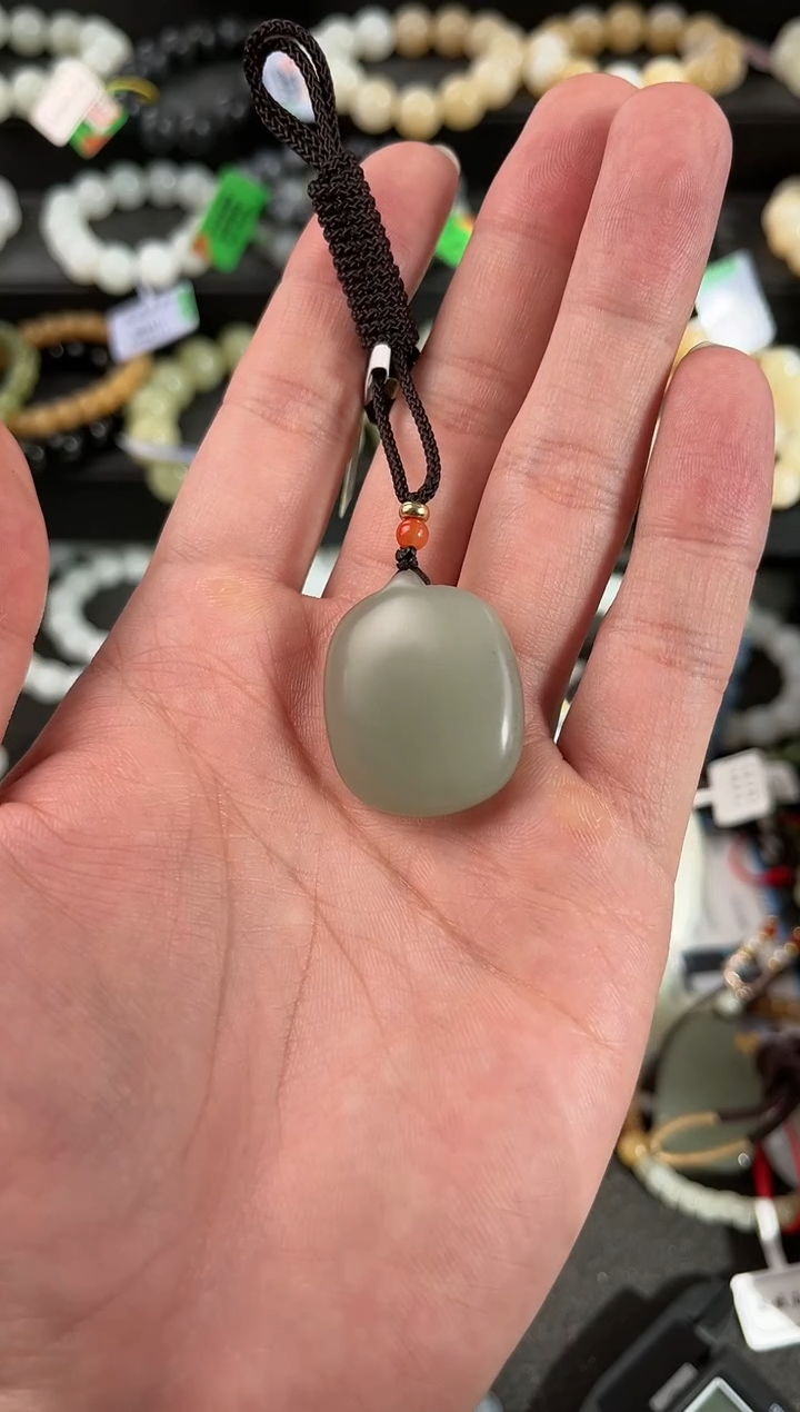 【闪购商品】和田玉无事牌未镶嵌且末青白水滴无事牌微色差