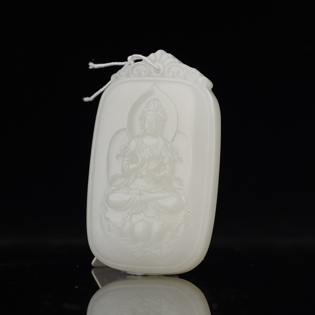 XT02629二十世纪和田玉持莲观音牌