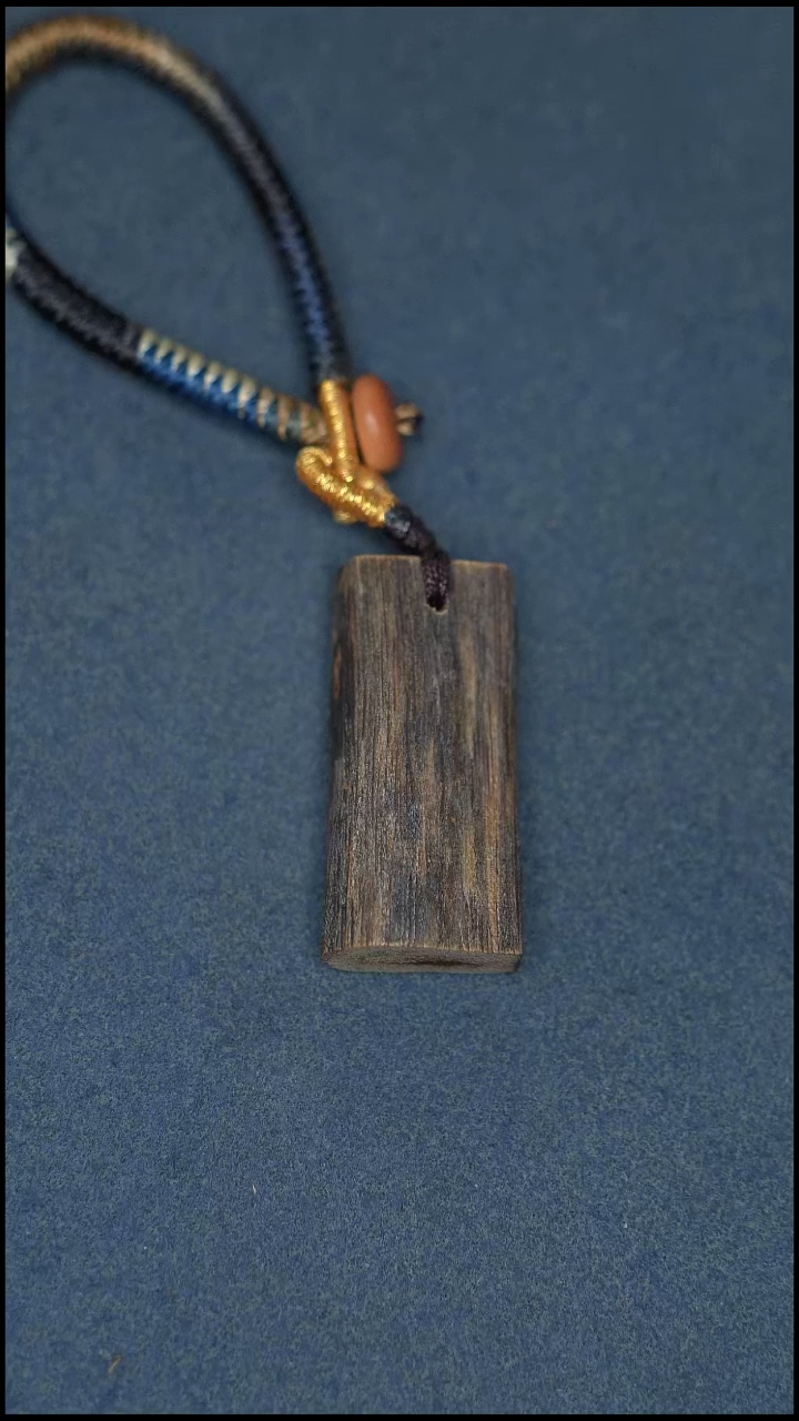 沉香吊坠海南莺歌绿棋吊坠