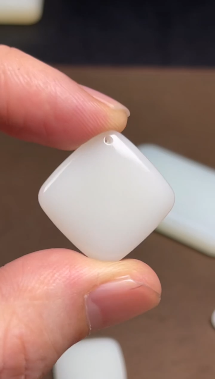 【闪购商品】和田玉颈饰未镶嵌9 带微包容