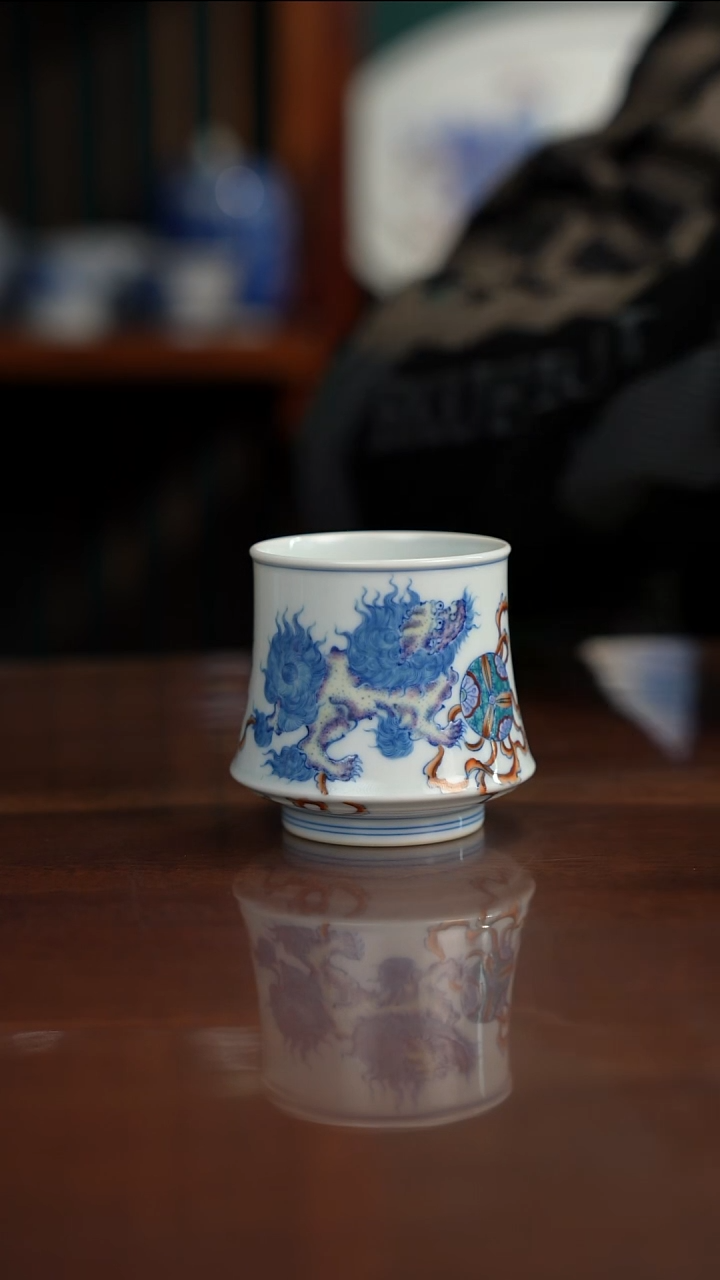 空山明月新斗彩斗彩狮