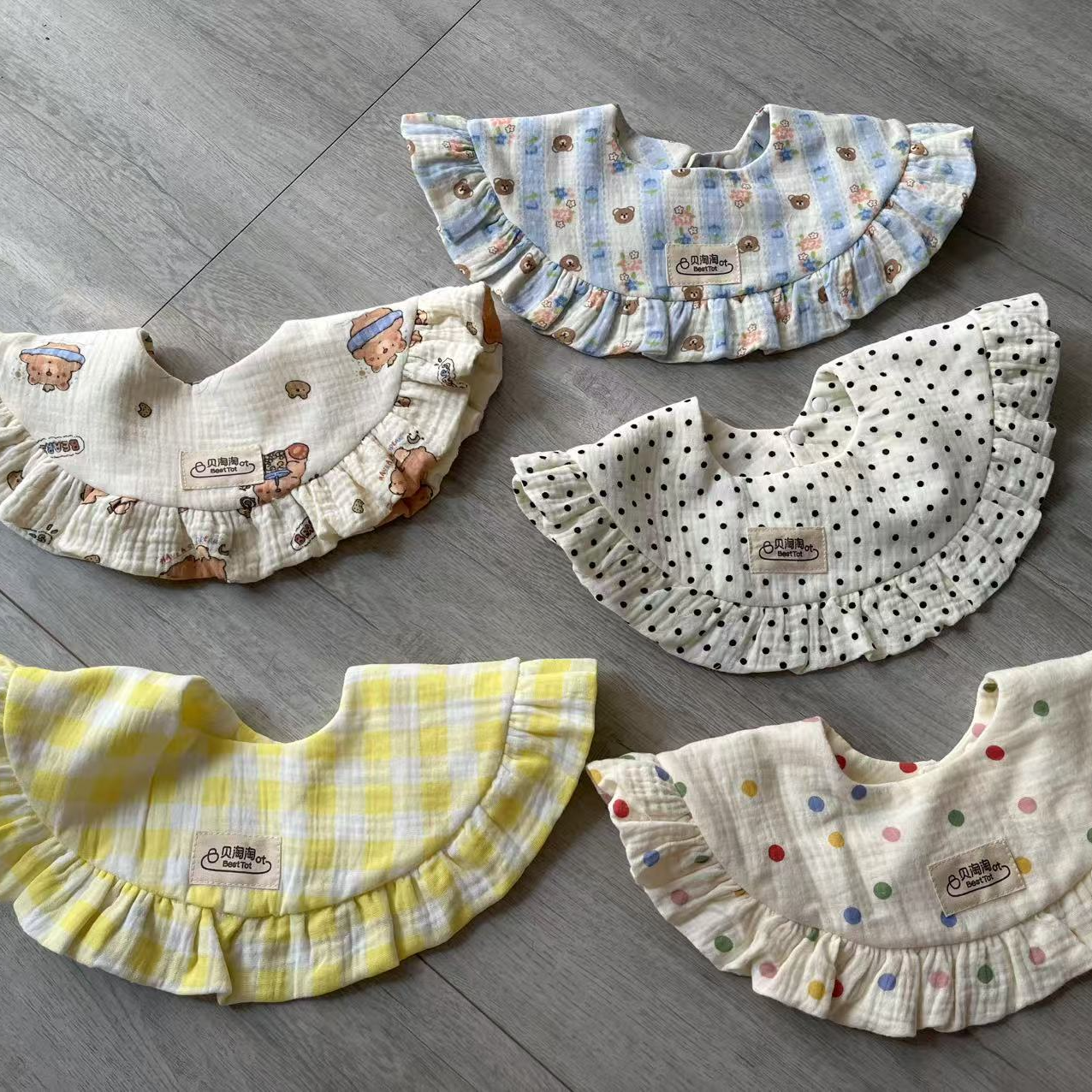 （花边款）新款大披肩口水巾婴儿围脖A类棉纱吐奶围嘴围兜薄款卡通