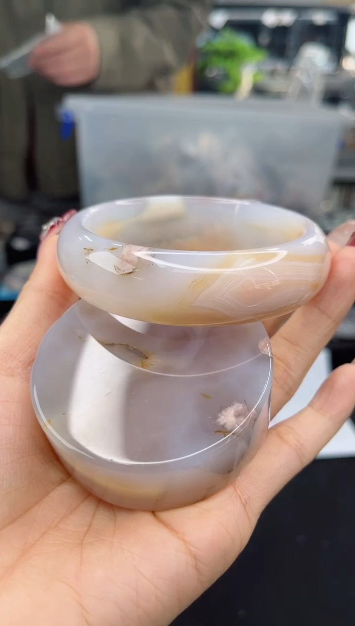 【闪购商品】石英质玉手镯未镶嵌65圈口（赠品镯心）36840