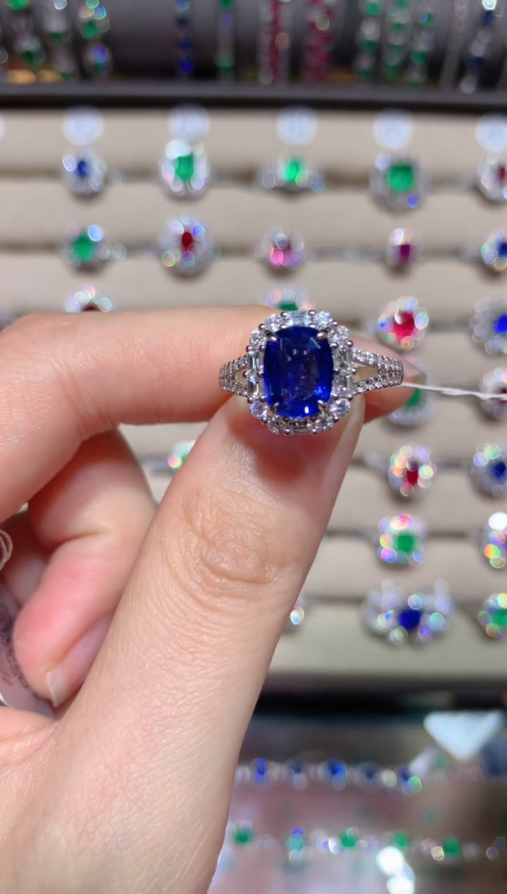 【闪购商品】蓝宝石戒指18K金镶嵌2.1CT