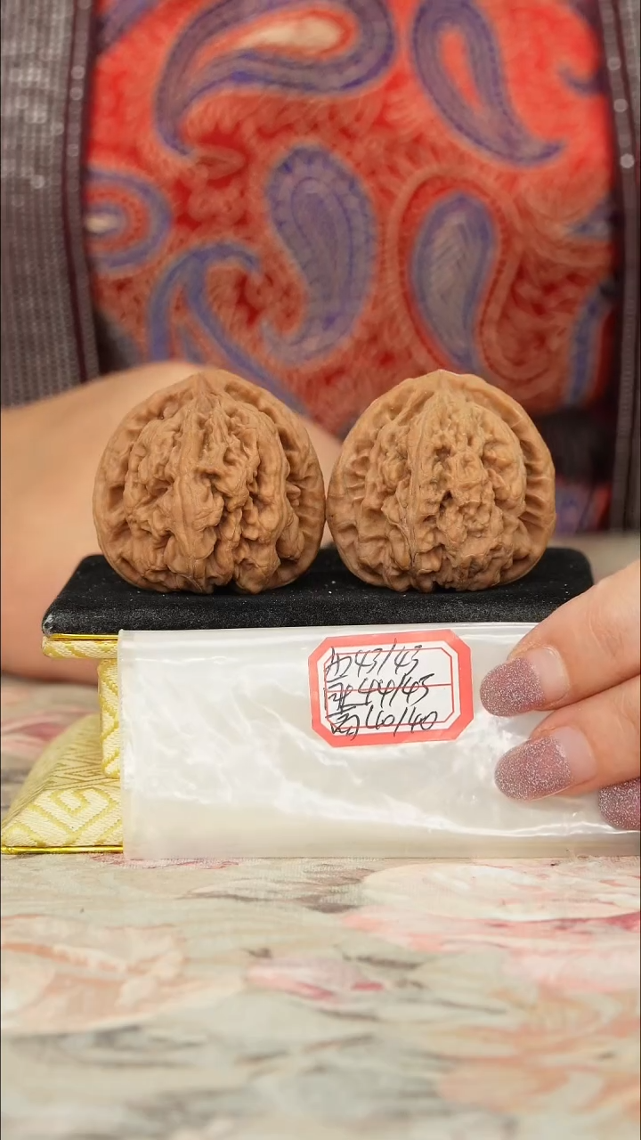 【闪购商品】文玩核桃把件非嫁接大粗筋微修