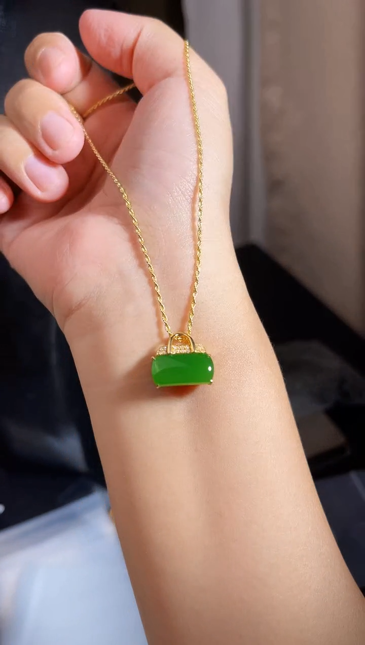 【闪购商品】和田玉吊坠18K金镶嵌苹果绿吊坠