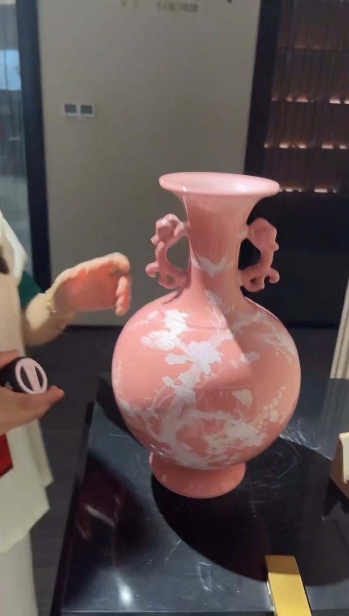 景德镇陶瓷粉红堆白双耳天球