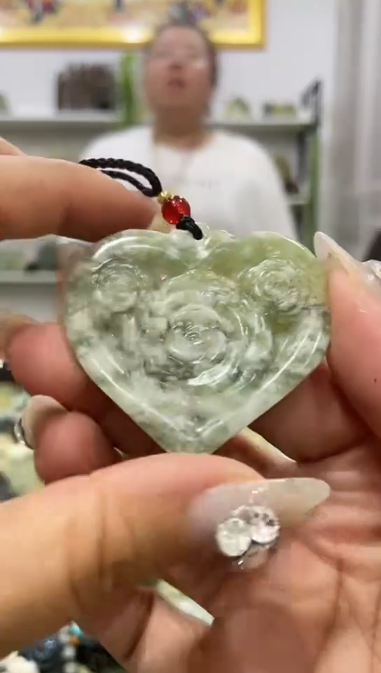 岫玉未镶嵌吊坠