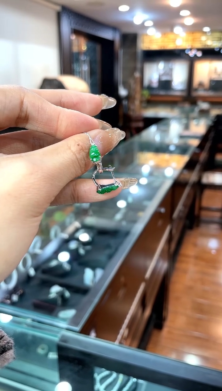 【闪购商品】翡翠耳饰18K金镶嵌耳包