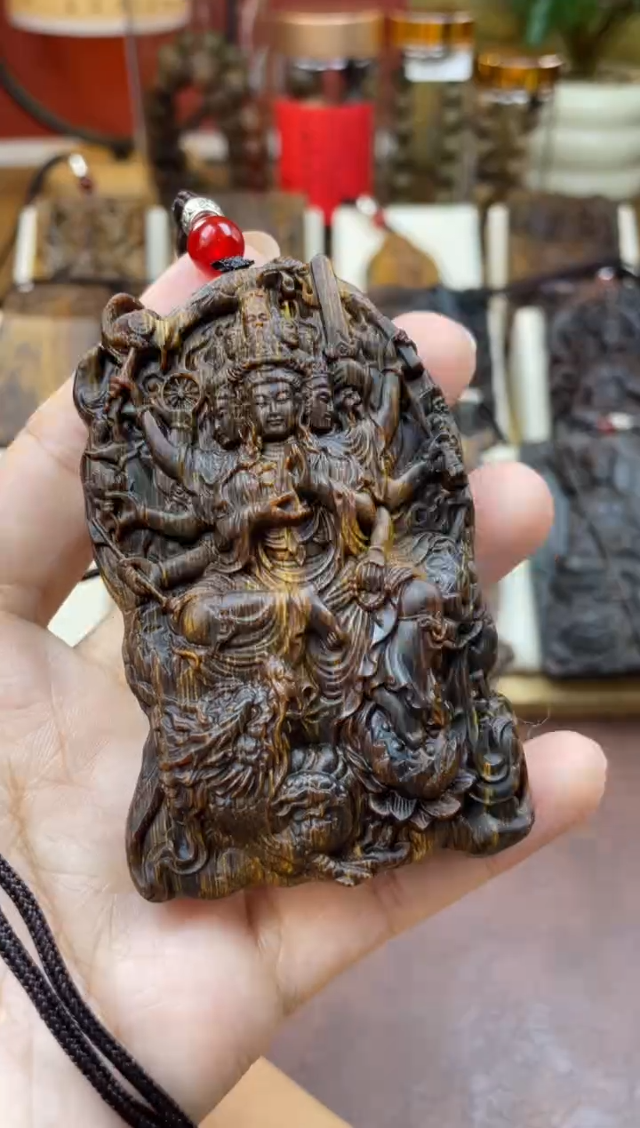 木木雕款芽庄八臂观音 8cm 送养香瓶