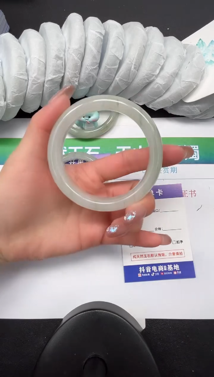 【闪购商品】石英质玉手镯未镶嵌195-60