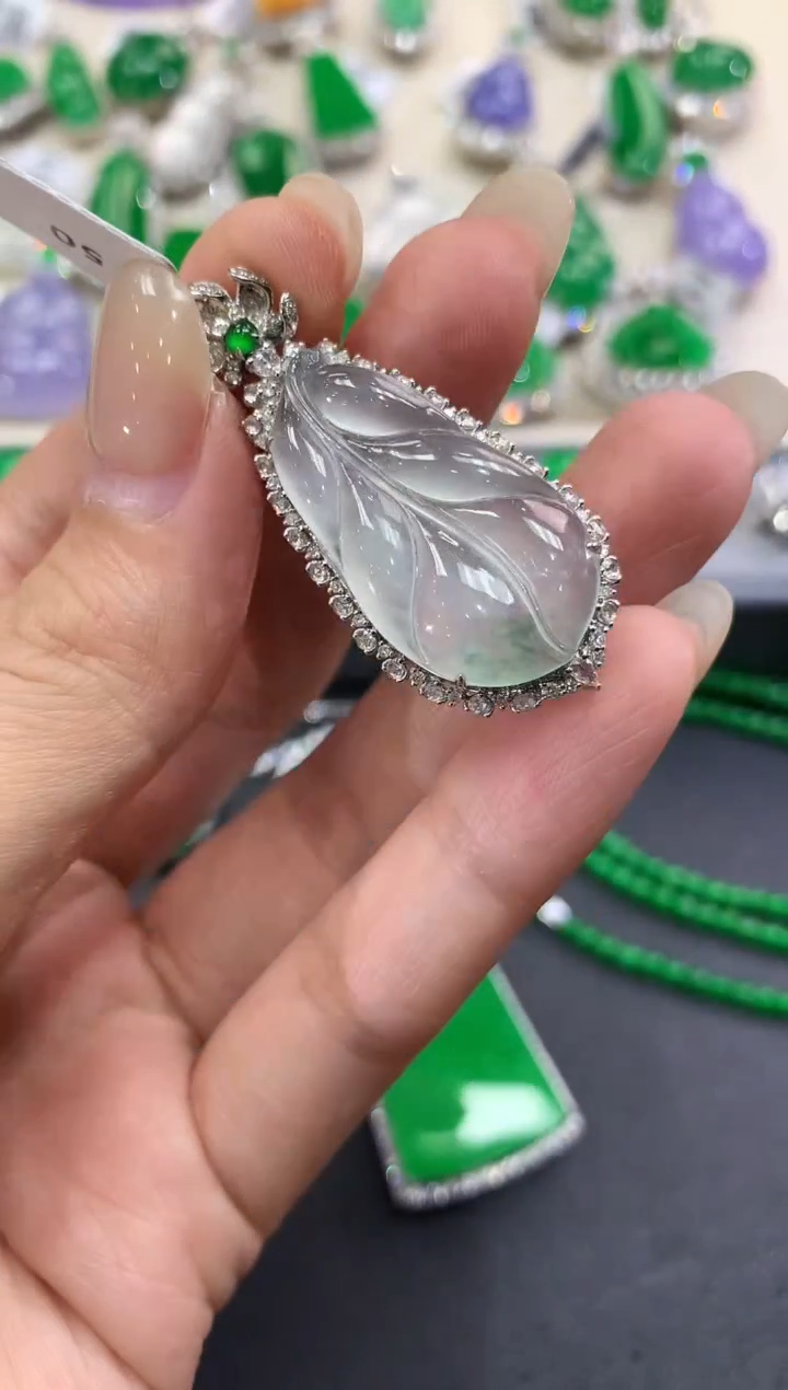 【闪购商品】翡翠吊坠(不含链)18K金镶嵌w142       