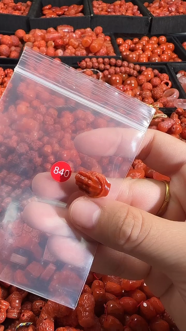 颈饰未镶嵌南红玛瑙1