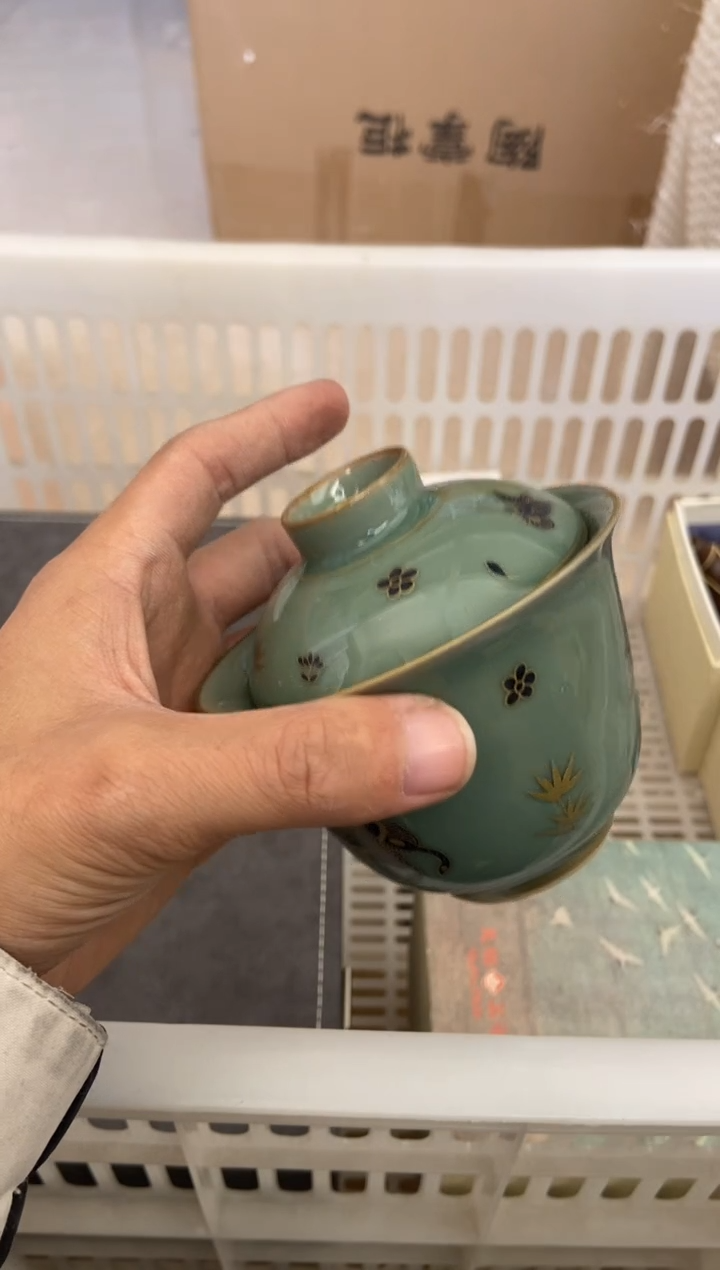 无运费险有瑕疵的摄影的产品有使用过的痕迹有点脏介意勿拍