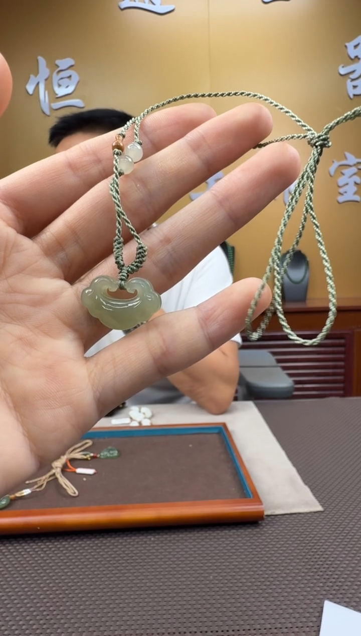 和田玉未镶嵌颈饰挂件