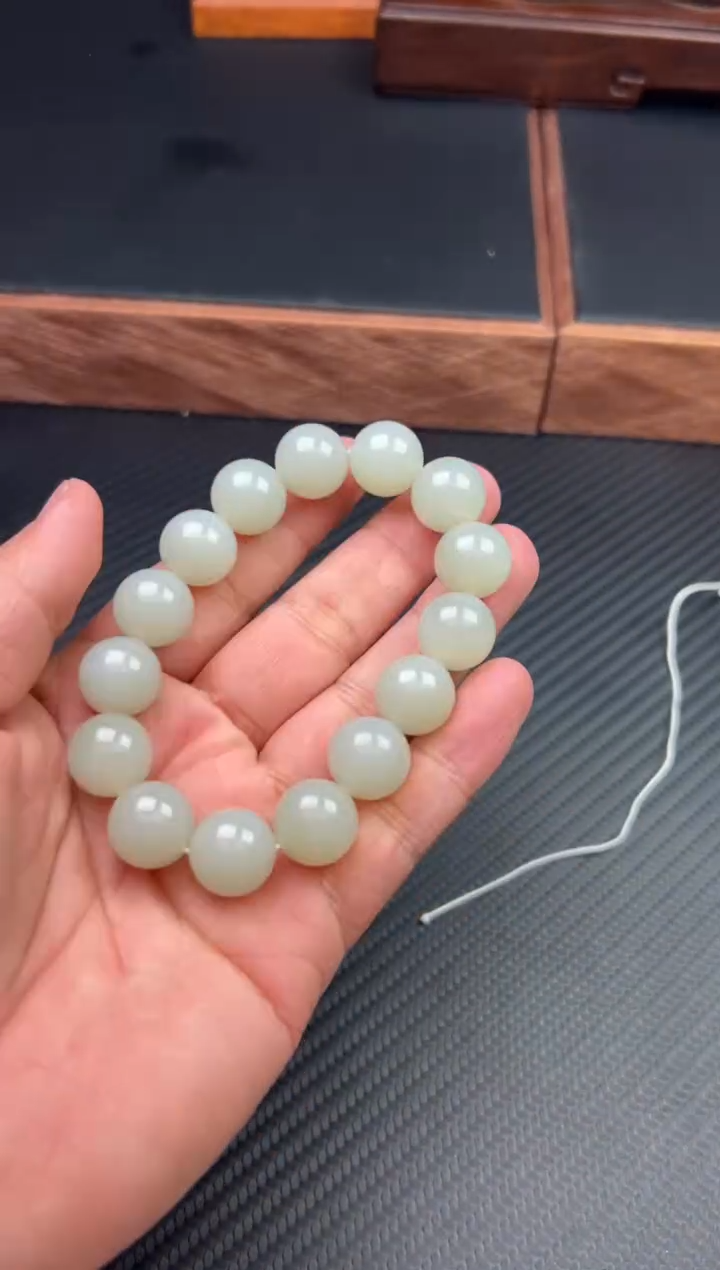 【闪购商品】未镶嵌和田玉手串且末微色差近矿卡14