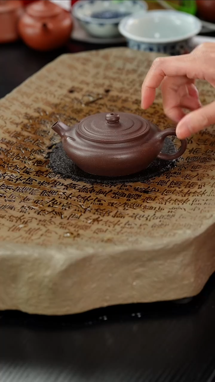 【闪购商品】紫砂茶壶老紫泥云兮140cc（微）