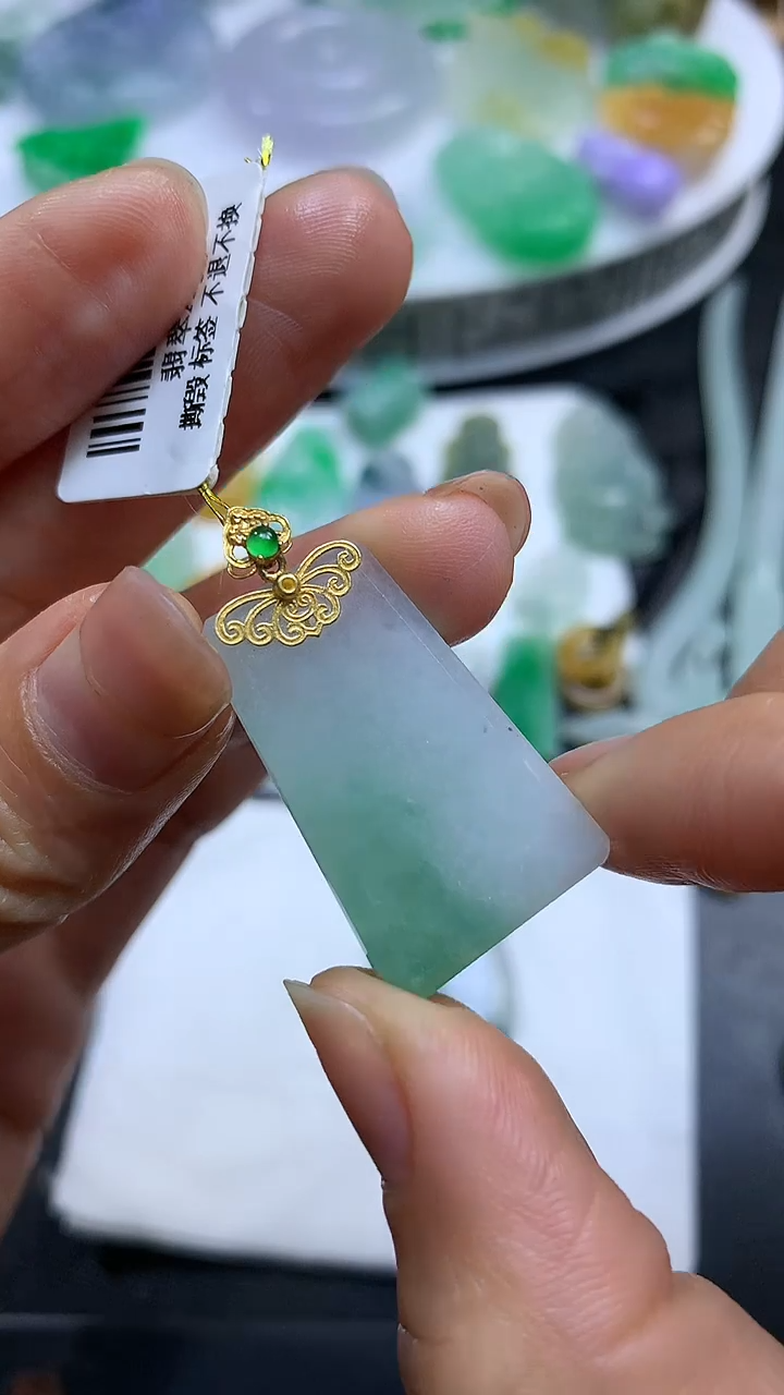 【闪购商品】翡翠颈饰18K金镶嵌翡翠