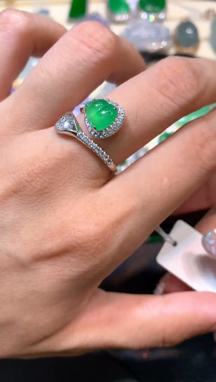 18K金镶嵌戒指翡翠1