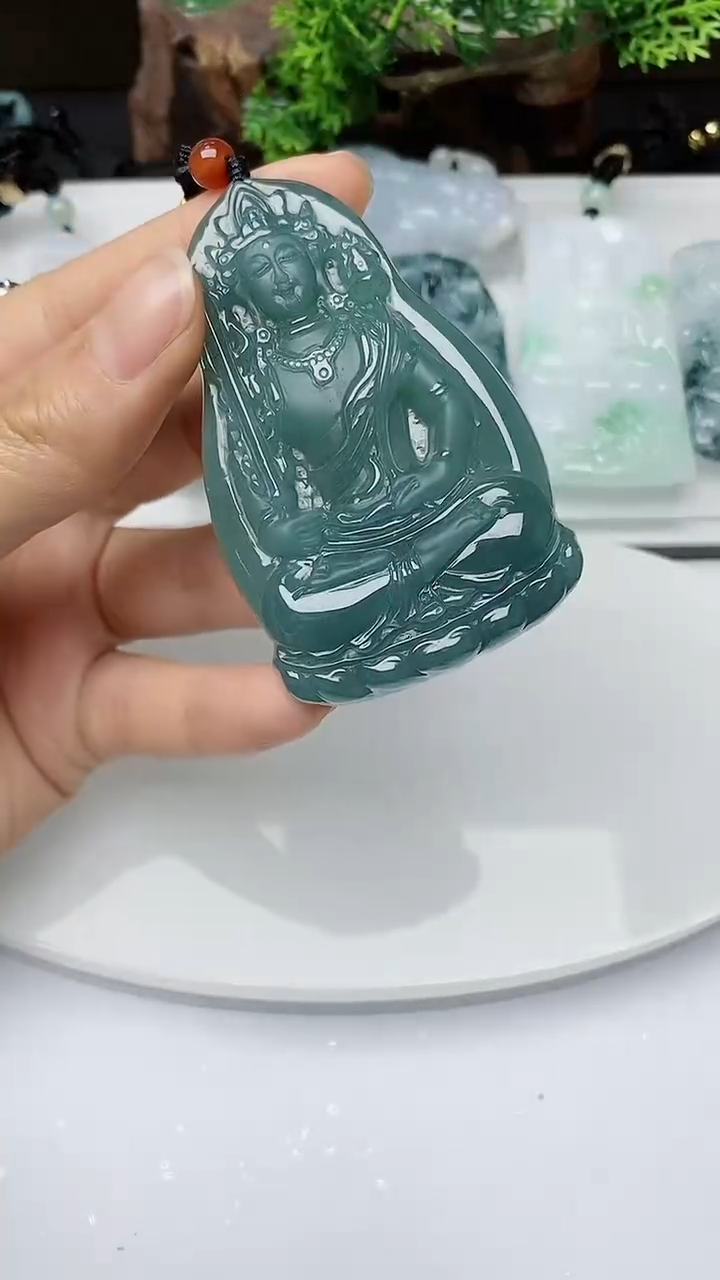 【闪购商品】翡翠颈饰未镶嵌         