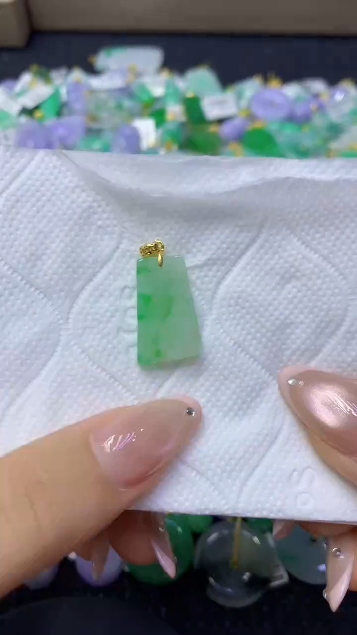 颈饰未镶嵌翡翠天然缅甸翡翠A货