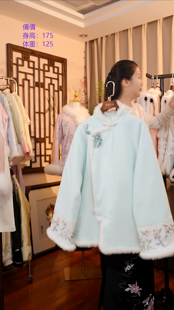 刺绣水蓝色棉服 桑蚕丝非遗苏绣服饰