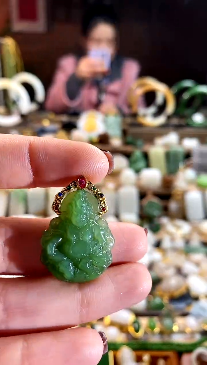 【闪购商品】和田玉吊坠18K金镶嵌。