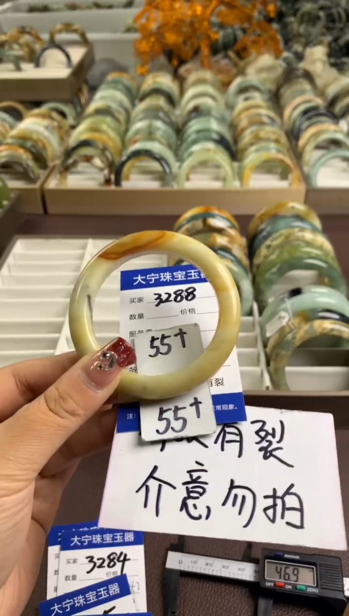 【闪购商品】蛇纹石玉手镯未镶嵌328 8