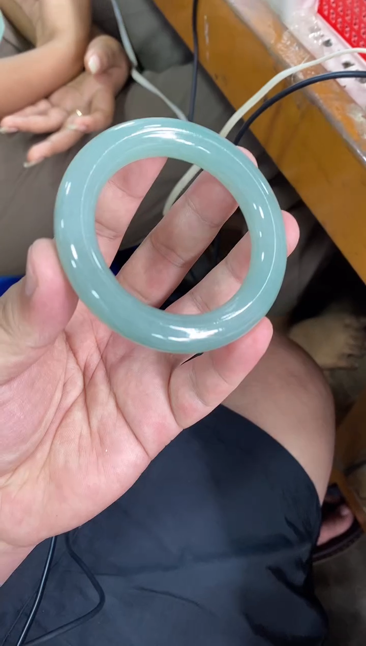 翡翠手镯未镶嵌手镯