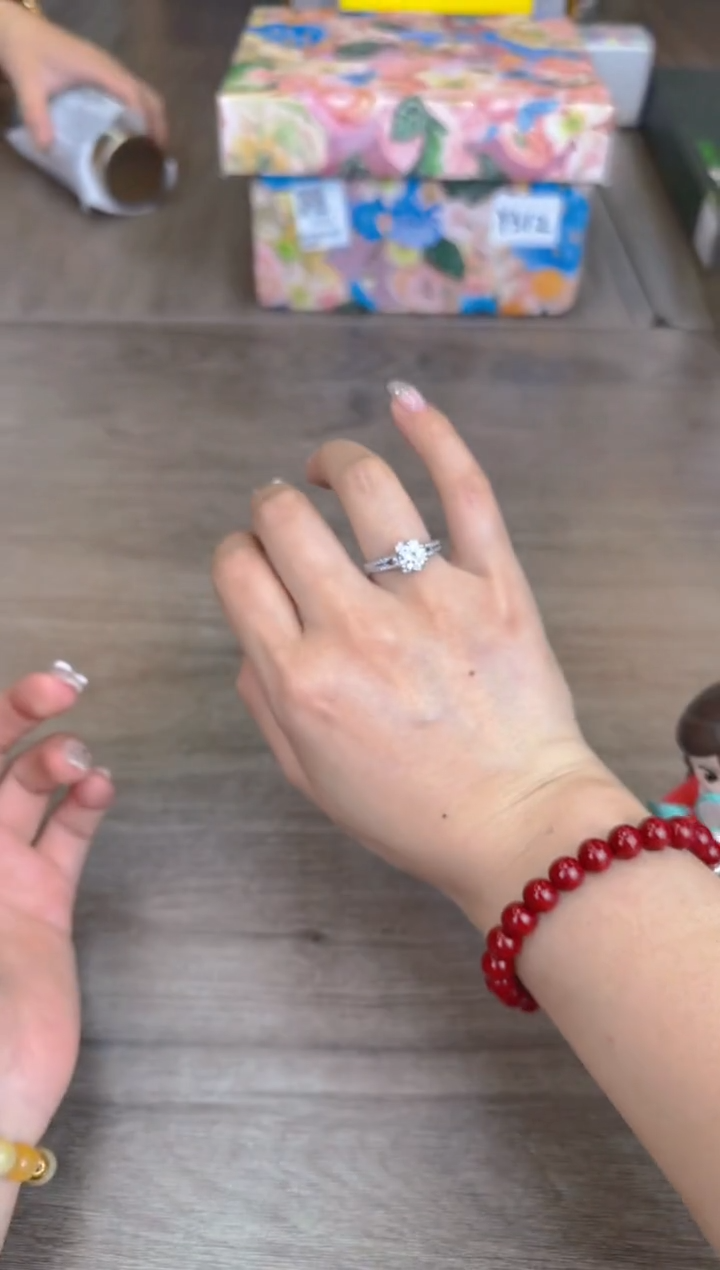 瓷片新号开播漏不停@@CQ1393