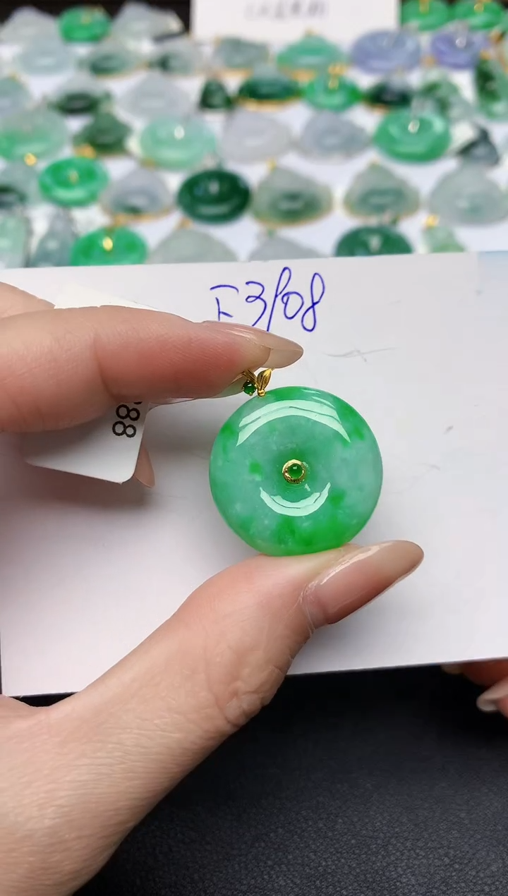 颈饰18K金镶嵌翡翠 天然缅甸A货翡翠百元以上9元证书费自理