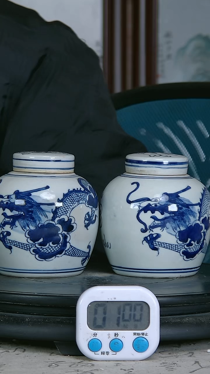 陶?**佛青花精绘龙纹图罐一对