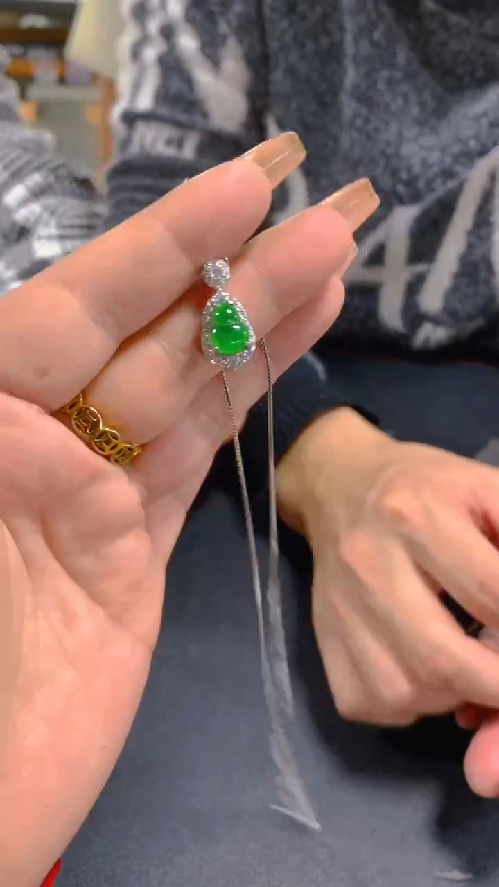 【闪购商品】翡翠吊坠(赠链)未镶嵌0682739923多样性发一