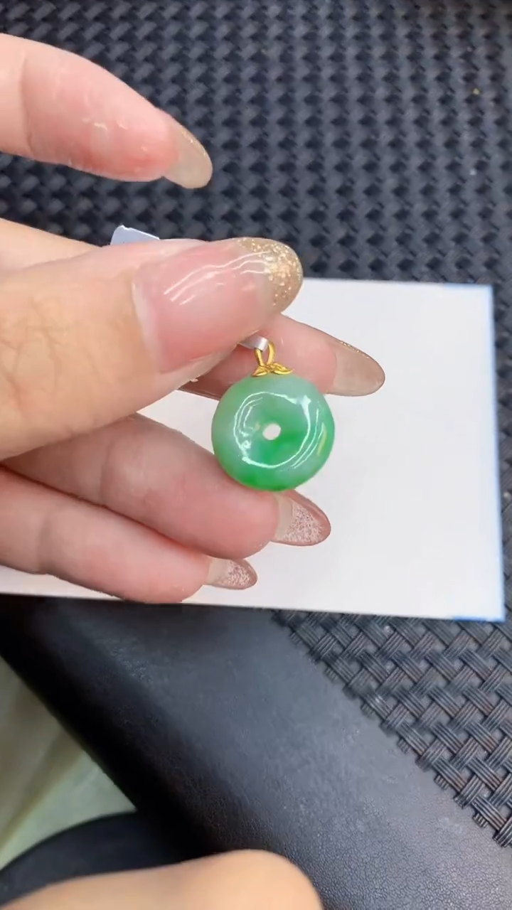 翡翠18K金镶嵌颈饰             8