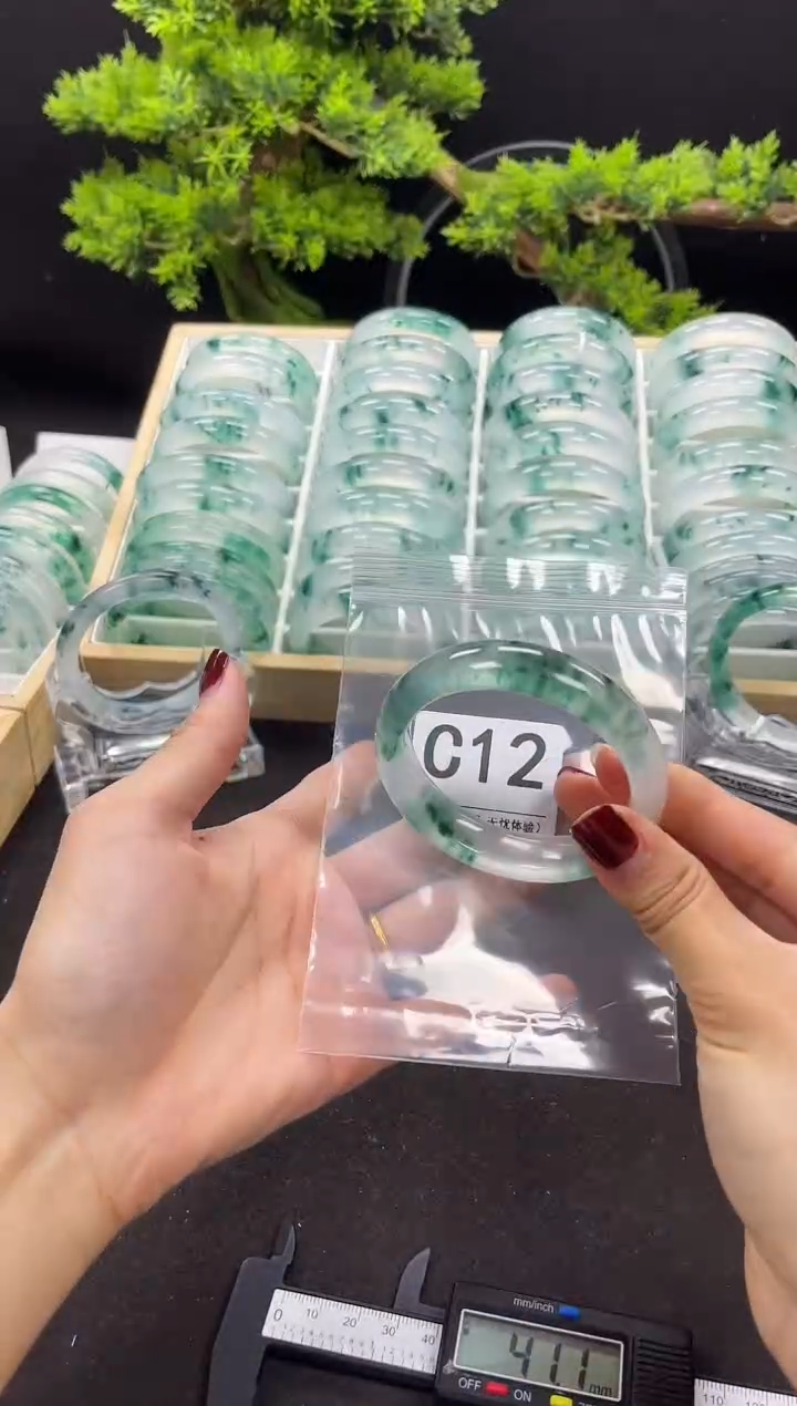 【闪购商品】石英岩玉手镯未镶嵌C12