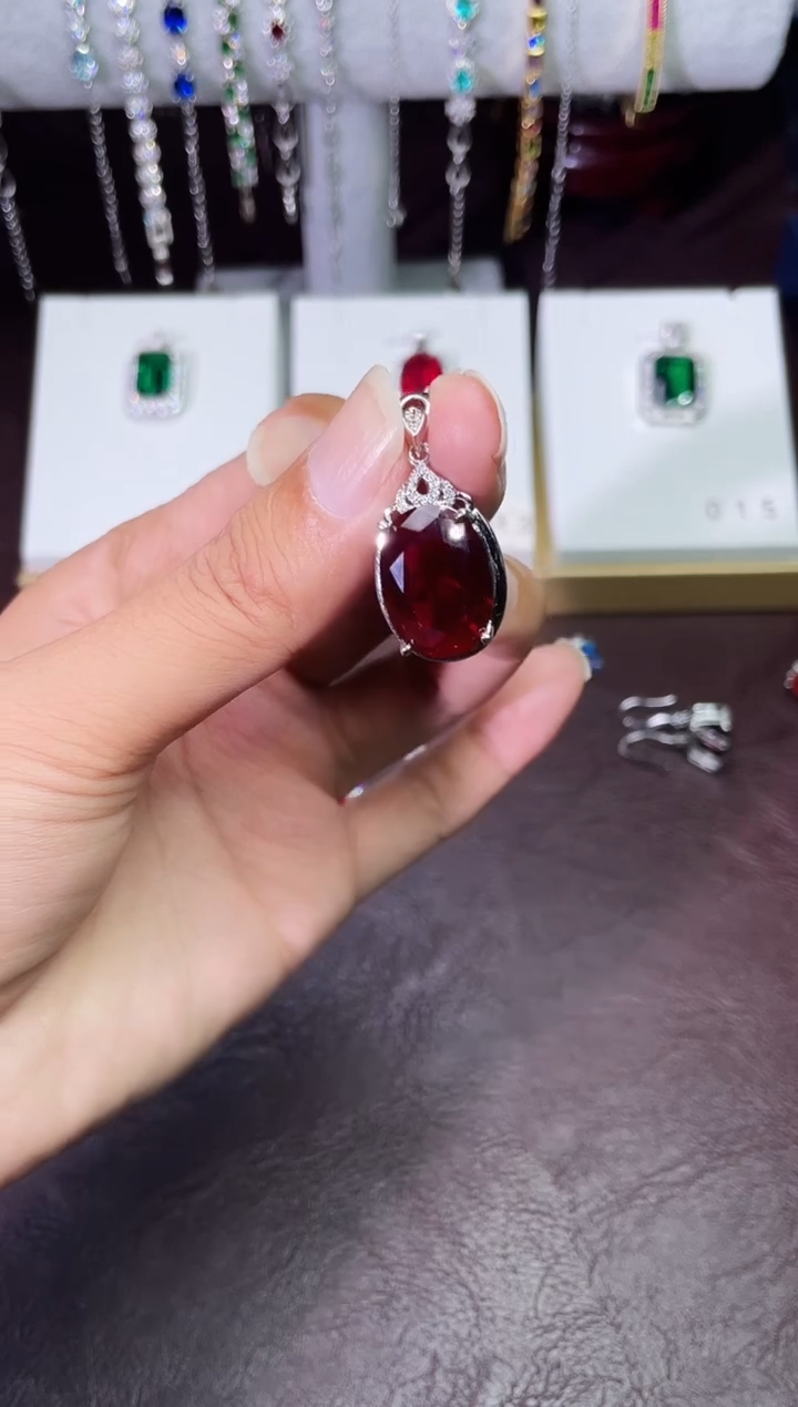 合金合成钻石红宝吊坠