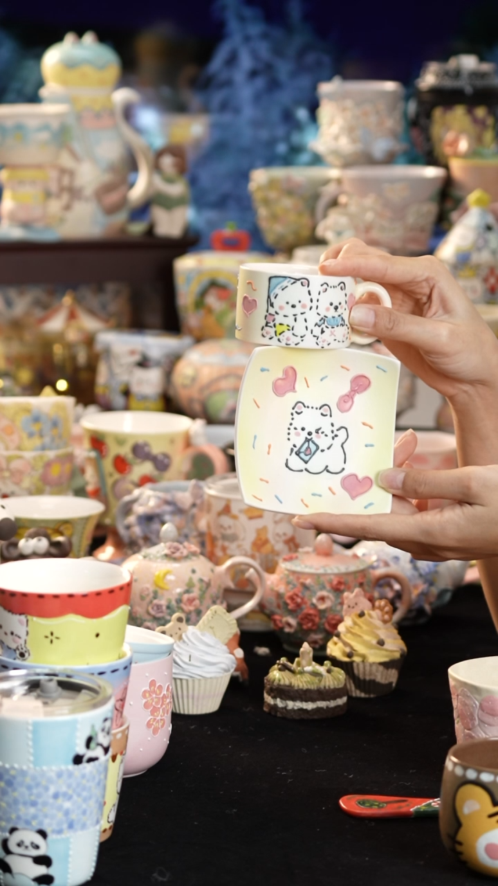 摆件陶景德镇釉下彩手绘设计师款陶瓷